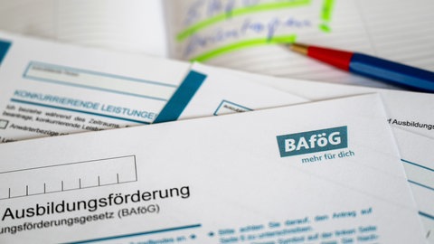 Die Bundesregierung hat die BAföG-Reform und die Erhöhung der Wohnkostenpauschale im Koalitionsvertrag angekündigt.