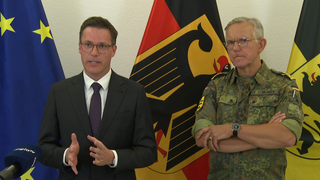Innenminister Hagel und Kommandeur Giss bei einem Pressetermin