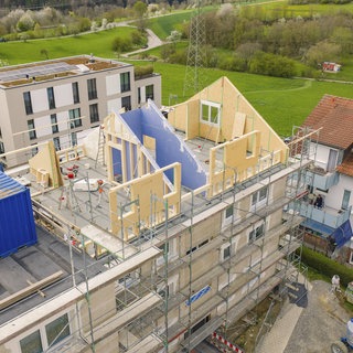 An einer Baustelle im Kreis Calw wird an einem Wohnhaus gebaut. Die neue Landesbauordnung soll Bauen vereinfachen (Symbolbild).