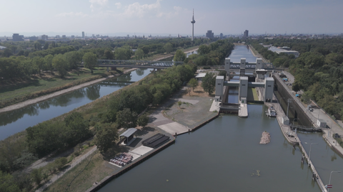 An der Schleuse in Mannheim zeigen sich Pegelunterschiede zwischen Neckar und Rhein.