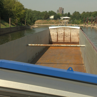 Binnenschiffe sind bei Niedrigwasser oft nur zu einem Drittel oder weniger beladen.