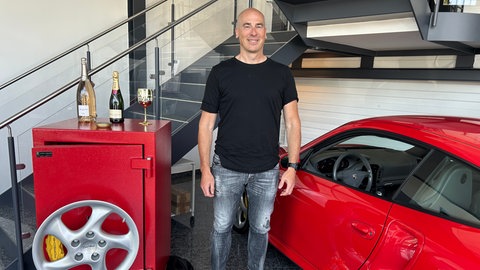 Jürgen Dutko war früher bei Mercedes-AMG und führt jetzt eine Firma für Tresore in Backnang.