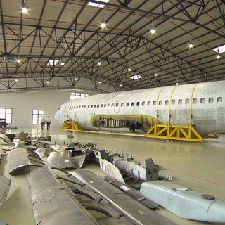 Das Wrack der "Landshut" steht in einem Hangar in Friedrichshafen. 2027 soll um die Lufthansa-Maschine eine Ausstellung rund um den RAF-Terror entstehen.