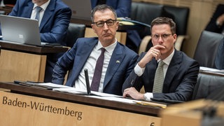 Ministerpräsident Cem Özdemir (Grüne) und sein Stellvertreter Manuel Hagel (CDU) nehmen an einer Sitzung im Bundesrat teil.