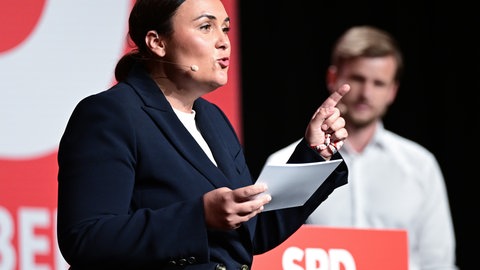 Isabel Cademartori beim Landesparteitag der SPD Baden-Württemberg: Die Co-Chefin der Partei fordert nach dem AfD-Wahlsieg in Sachsen-Anhalt einen Kurswechsel bei der Ukraine-Politik. (Symbolfoto)