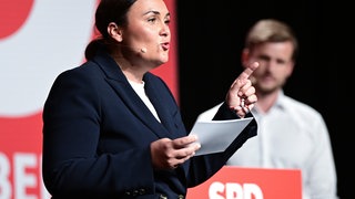Isabel Cademartori beim Landesparteitag der SPD Baden-Württemberg: Die Co-Chefin der Partei fordert nach dem AfD-Wahlsieg in Sachsen-Anhalt einen Kurswechsel bei der Ukraine-Politik. (Symbolfoto)