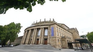 BW-Ministerpräsident Cem Özdemir hat die Opernsanierung in Stuttgart infrage gestellt. Fachleute sollen über Kosten und Alternativen beraten. Applaus kommt vom Steuerzahlerbund.