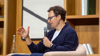 Anthropic-Chef Dario Amodei tritt bei einer Veranstaltung der KI-Firma auf.