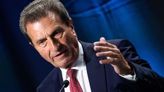 Günther Oettinger bei einem Kongress (Archivbild)