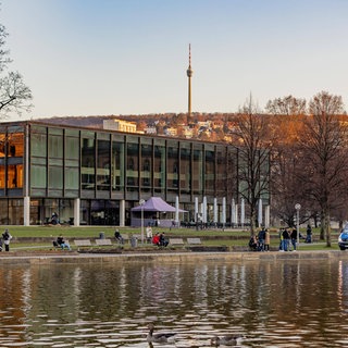 Der Landtag von Baden-Württemberg von außen: Im BW-Trend wurde die Beliebtheit der Parteien abgefragt kurz vor der Landtagwahl im März 2026