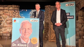 Der Freiburger CDU-Kandidat Klaus Schüle und der Parlamentarische Geschäftsführer der CDUCSU-Bundestagsfraktion gemeinsam beim Wahlkampf in Freiburg
