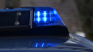 In einer Gemeinde im Markgräflerland bei Freiburg hat die Polizei die Leichname von zwei Säuglingen gefunden (Symbolbild).