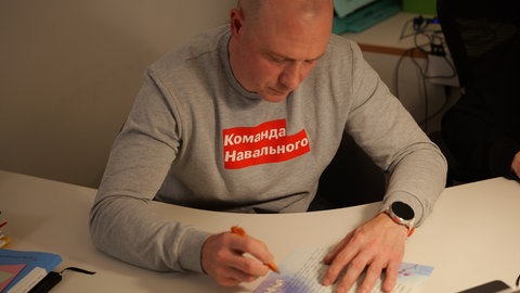 Alexey Gresko lebt in Südbaden und hat Kreml-Kritiker Nawalny unterstützt. Er schreibt Briefe an Oppositionelle, die in Russland im Gefängnis sitzen.