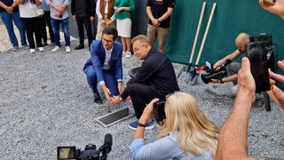 Oberbürgermeister Martin Horn und sein ukrainischer Amtskollege bei der Grundsteinlegung.