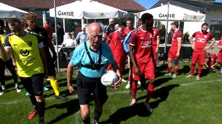 Werner Ziebold ist 89 Jahre alt und immer noch Schiedsrichter im Amateurfußball in Südbaden.