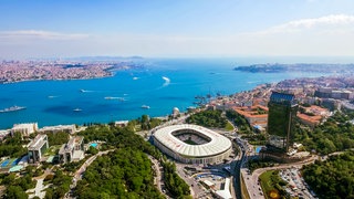 Der Besiktas Park in Istanbul aus Drohnenperspektive. Dort findet das Europa League Finale statt, an dem der SC Freiburg teilnehmen wird.