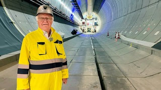 Der Unternehmer Martin Herrenknecht im Gotthard-Basistunnel. Der Tunnel wurde mit Maschinen aus seiner Firma gebaut.