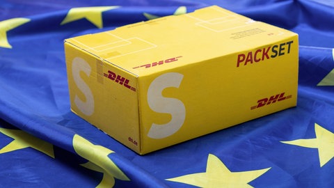 Paket auf EU-Flagge