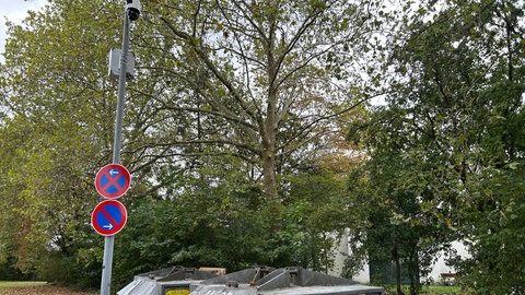 An den Glascontainern in der Lahrer Römerstraße ist jetzt eine Videokamera installiert.