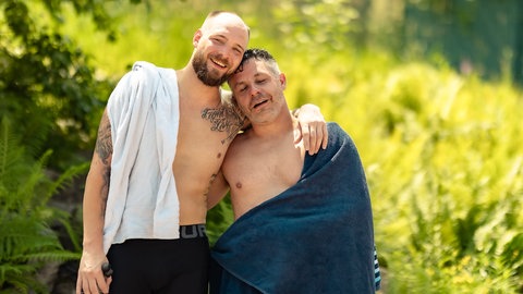 Franco und Kevin arbeiten nebenberuflich als Aufgussmeister im Solemar Bad Dürrheim und bilden dort ein fest eingespieltes Team für Show-Aufgüsse.
