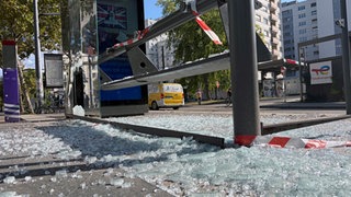 An einer Haltestelle in Straßburg wurden Glasscheiben zerstört.