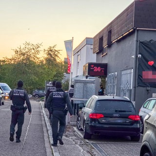 Einsatzkräfte der Polizei haben in Offenburg ein Bordell durchsucht. 