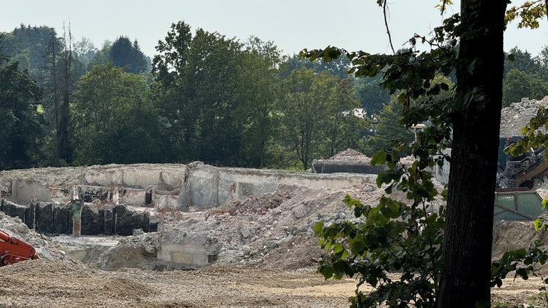 Viel Schotter vom früheren Kreiskrankenhaus in Biberach für den Straßen-Neubau in Laupheim.