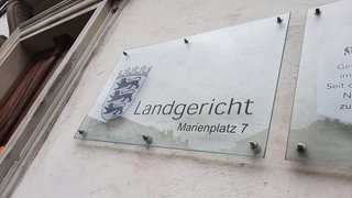 Vor dem Landgericht Ravensburg steht ein Mann aus Mengen wegen Verbreitung von Jugendpornographie.