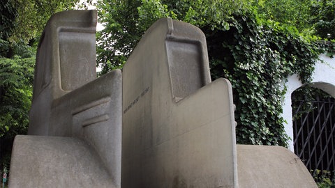 Denkmal der Grauen Busse am ZfP Weissenau