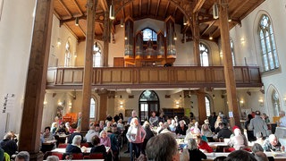 Archivbild: Vesperkirche 2023 in der Evangelischen Stadtkirche in Weingarten