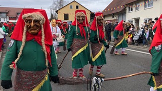 Närrisches Treiben am Wahlsonntag in Bad Waldsees Ortsteil Reute-Gaisbeuren.