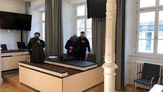 Der Angeklagte soll unter anderem in Isny im Allgäu sein eigenes Auto angezündet haben.