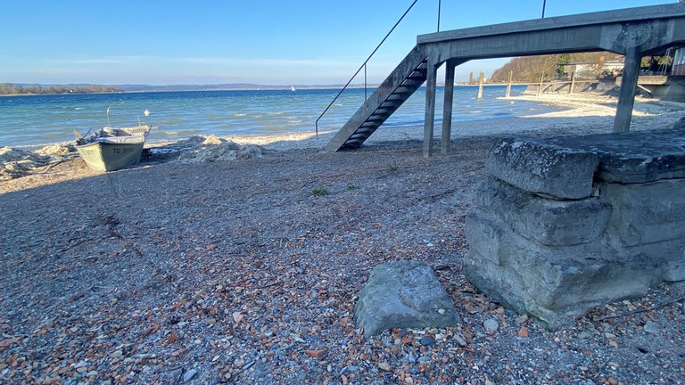 Extremes Niedrigwasser herrscht Anfang April 2025 in den Häfen am Untersee.