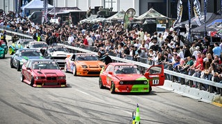 "Tuning World Bodensee": Auf dem Außengelände der Messe zeigten die Fahrer beim Driften, was sie können.