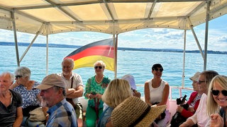 Pflegende Angehörige auf einer Rundfahrt über den Bodensee bei einem Verwöhntag