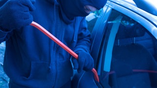 In Riedhausen (Kreis Ravensburg) hat die Polizei zwei mutmaßliche Serieneinbrecher gefasst.