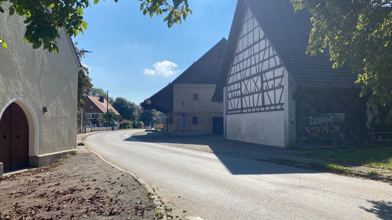 Im Wilhelmsdorfer Ortsteil Zußdorf wird auch die zweite Staffel der Serie "Tschappel" gedreht.