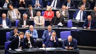 Teile der AfD-Bundestagsfraktion während einer Sitzung des Deutschen Bundestags Mitte September. Die Fraktion hat jetzt einen Sicherheitsmitarbeiter entlassen.