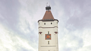 Das Ulmer Tor in Biberach gerät immer mehr in Schieflage. Deswegen muss der Untergrund des letzten Biberacher Stadttors jetzt aufwendig saniert werden.