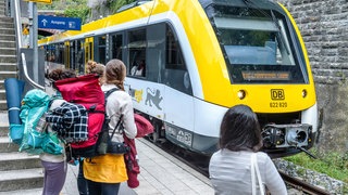 Der Bahnhof in Überlingen. Hier fährt die Bodenseegürtelbahn, die in den nächsten Jahren eletrifiziert werden soll.