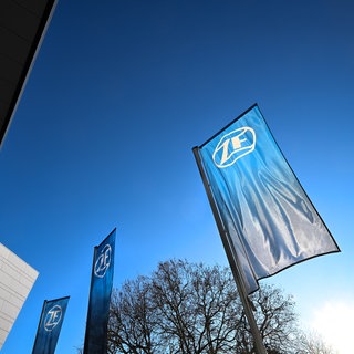Die Konzernzentrale von ZF in Friedrichshafen: Der Autozulieferer ZF Friedrichshafen verkauft sein Geschäft mit Fahrassistenzsystemen für 1,5 Milliarden Euro.