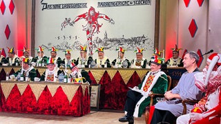 Markus Söder stellt sich beim Narrengericht in Stockach der närrischen Anklage.