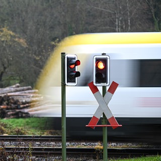 Eine Regionalbahnfährt auf der Strecke der Südbahn zwischen Aulendorf und Ravensburg (Symbolbild).