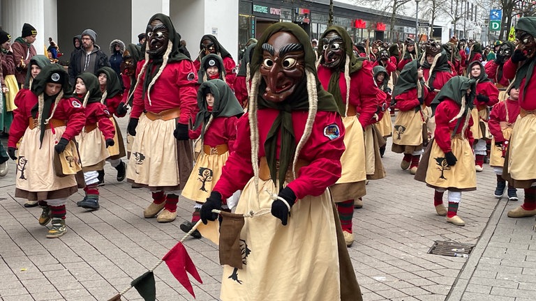 Der Große Narrensprung in Friedrichshafen 2026. Fastnacht am Bodensee auch bei Regen.