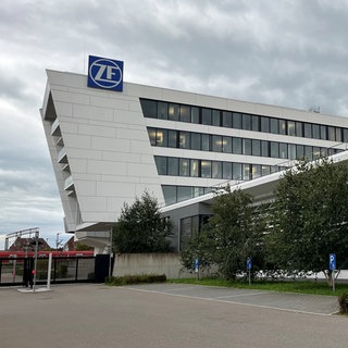 Die Konzernzentrale, das ZF Forum, in Friedrichshafen: Auch hier könnten Jobs in der Verwaltung wegfallen.
