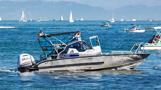 Ein Boot der Wasserschutzpolizei auf dem Bodensee. 2025 gab es weniger Tote, aber mehr Schiffsunfälle auf dem See.