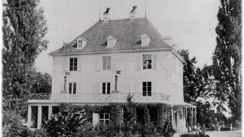 Auch das Schloss Arenenberg selbst ist in der Fotosammlung verewigt.