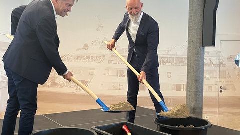 Der Streit zwischen den deutschen Bodensee Schiffsbetrieben und der Schweizerischen Bodensee-Schifffahrt ist beendet. Ab sofort laufen die Schweizer Fahrgastschiffe wieder den Hafen Konstanz und die Insel Mainau an.