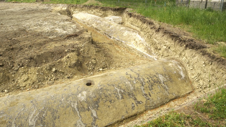 Der freigelegte Bunker neben dem Krankenhaus