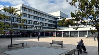 Das Klinikum Friedrichshafen. Am Mittwoch entscheidet sich, wer den Klinikverbund künftig übernehmen soll.